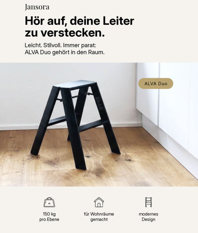 Schwarze ALVA Duo Designleiter als stilvolle Leiter im Wohnraum neben weißem Schrank