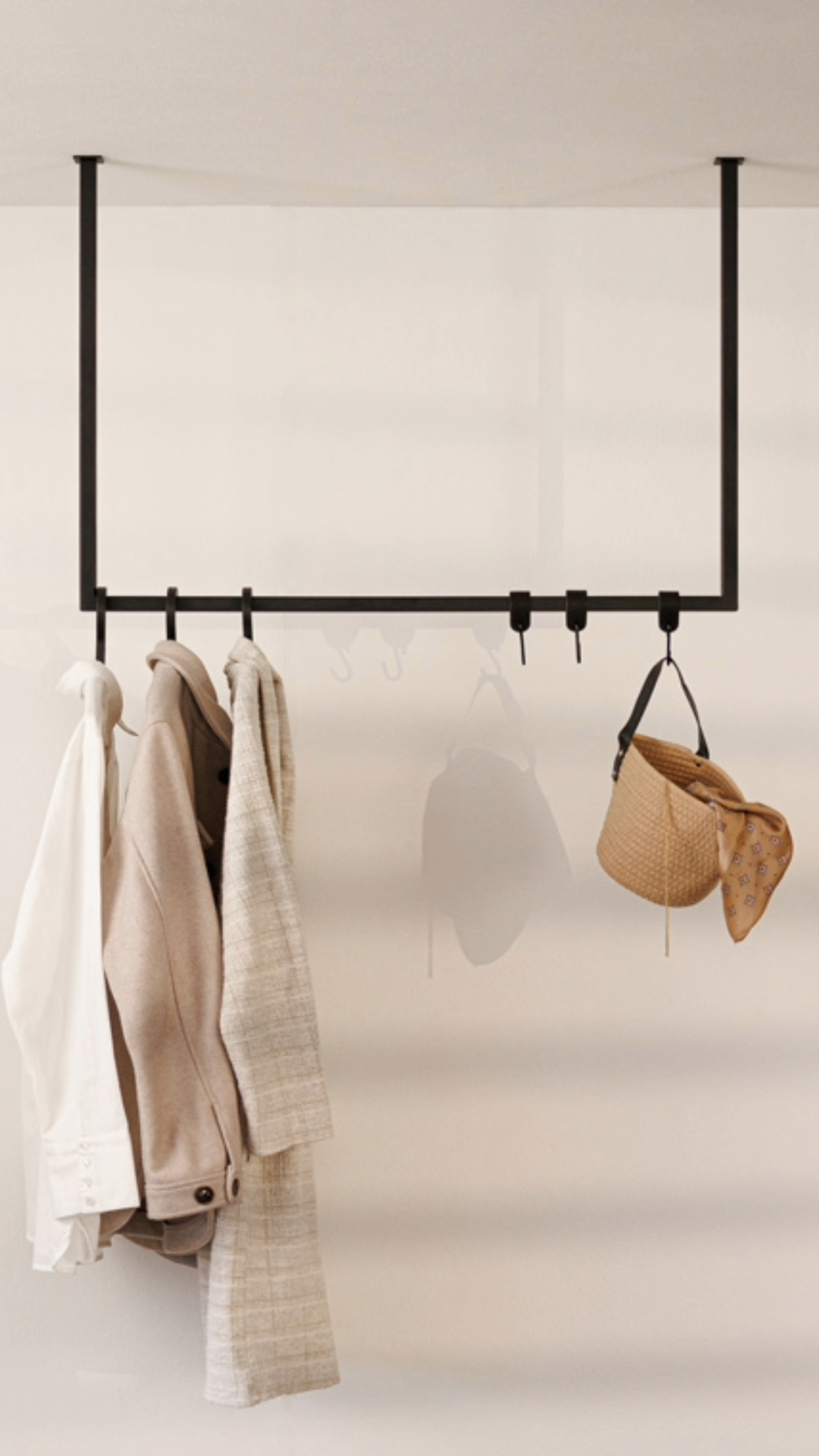 Bundle Flur Set mit Decken-Kleiderstange, Kleiderbügeln und S-Haken