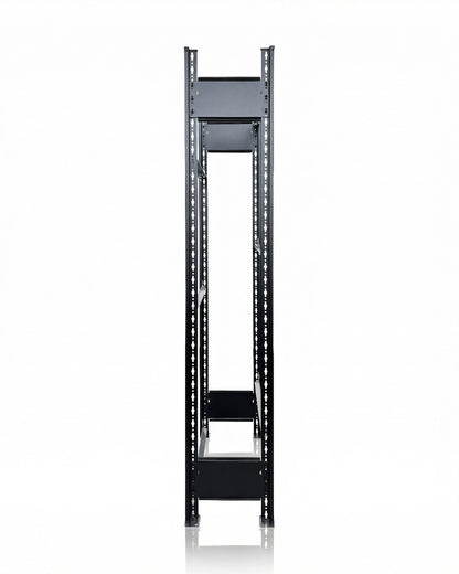 Seitenansicht des Design-Standregals mit schlanker schwarzer Stahlkonstruktion, stabilen Regalebenen und modernem Industrial-Look – platzsparendes Standregal für Wohn- und Arbeitsbereiche.