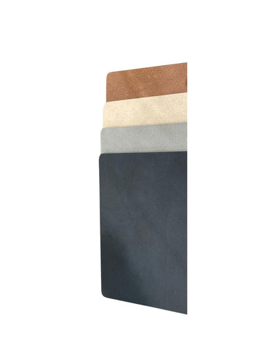 Detailaufnahme alle Farben der LUCA Design-Unterlage 90x38 cm aus recyceltem Leder mit sichtbarer Materialstruktur