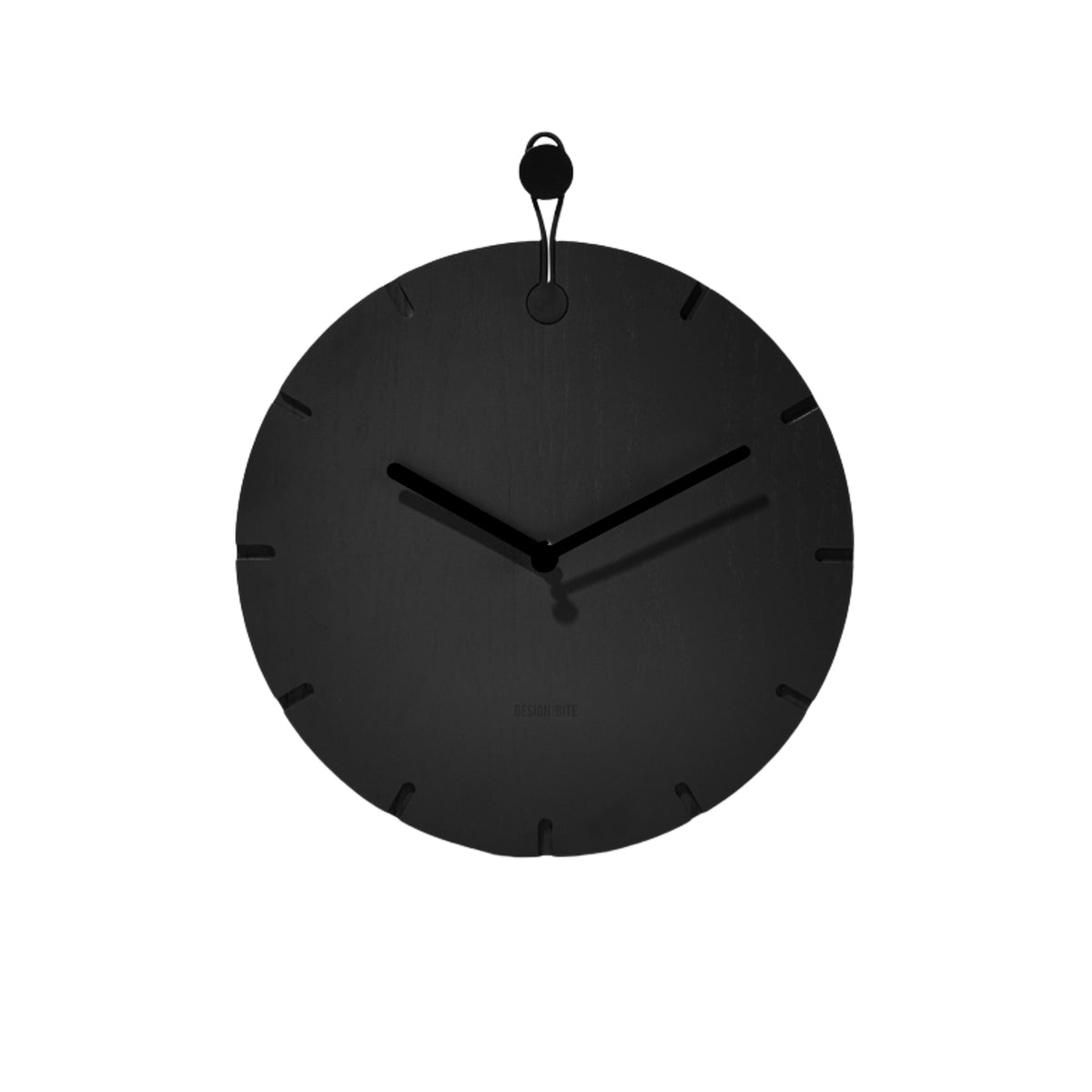 Moderne Wanduhr BIG HUG aus Metall in Schwarz mit schwarzen Zeigern