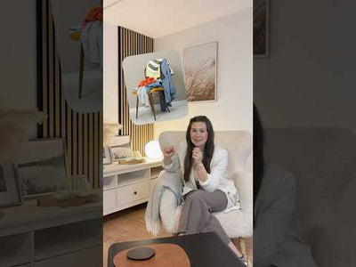 Youtube Video mit Person auf Sessel mit Herrendiener JAMES als Vorstellung
