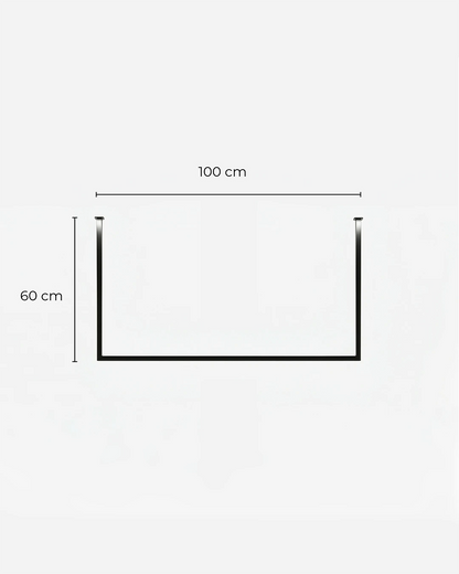 Schwarze RUBI Garderobenstange freigestellt auf hellem Hintergrund mit Abmessung 100x60cm