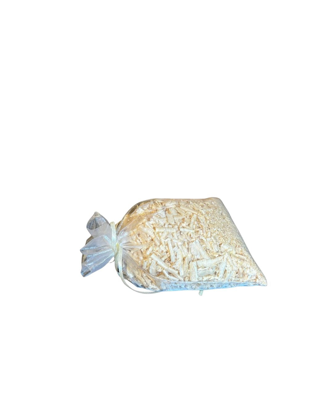 Zirbensäckchen in beige auf weißem Hintergrund